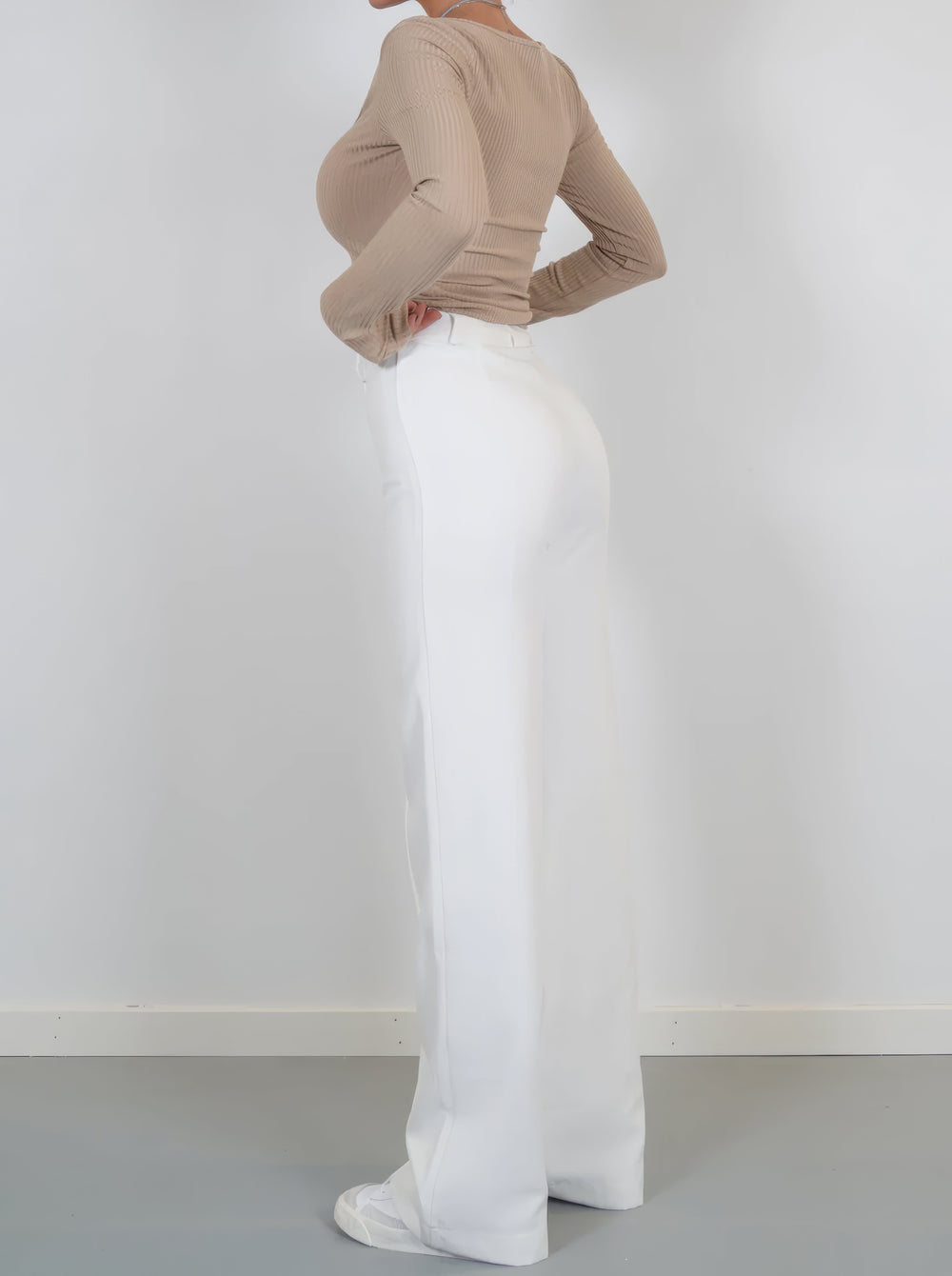 Arna | Pantalon taille haute élégant à jambe droite
