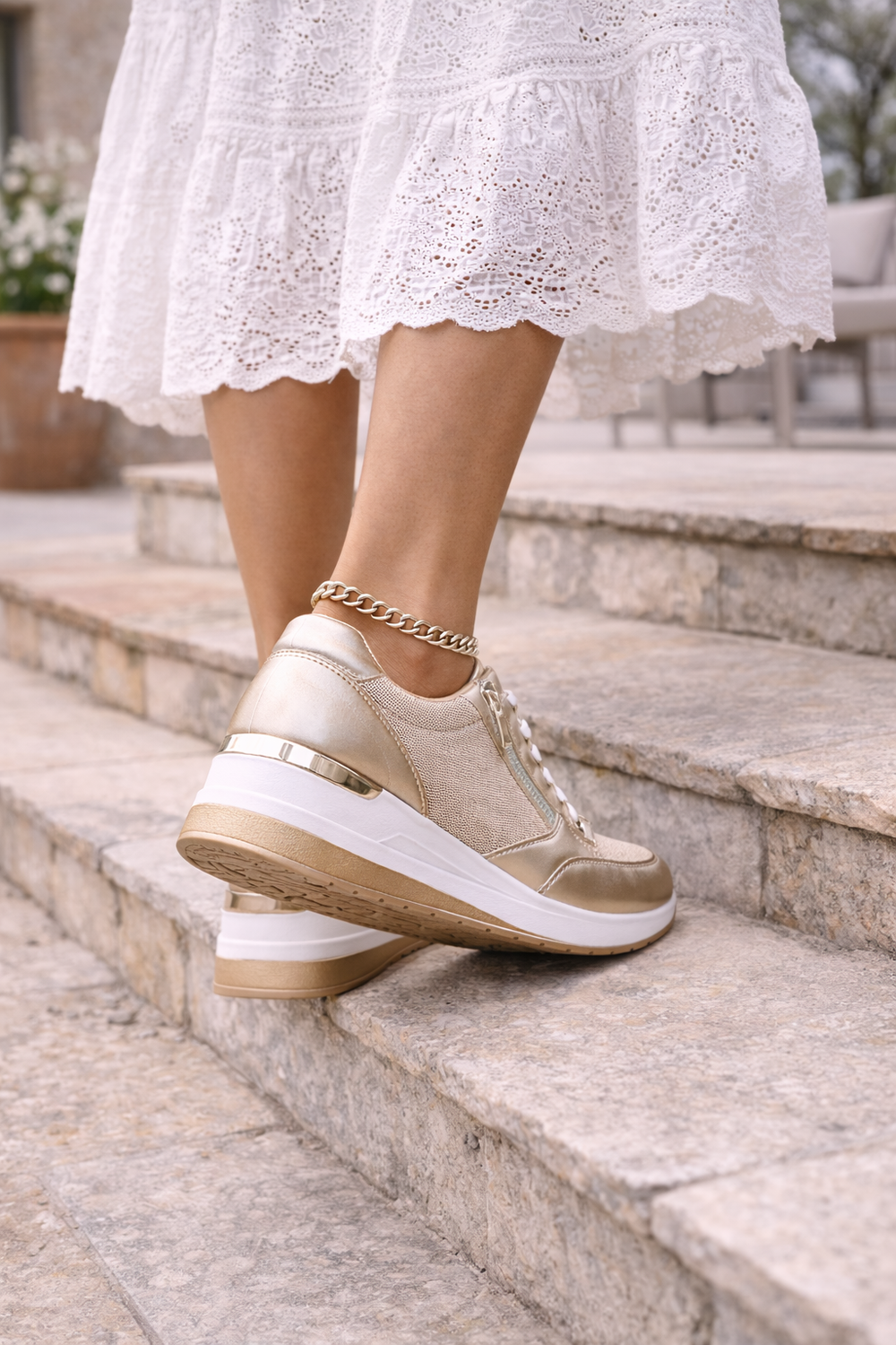 Baskets brillantes pour femmes avec fermeture éclair et semelle surélevée