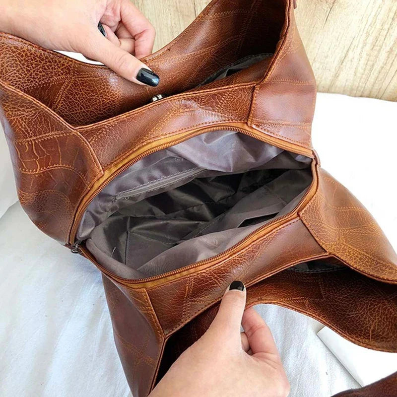 Ruime hobo schoudertas voor dames in leerlook met etui set