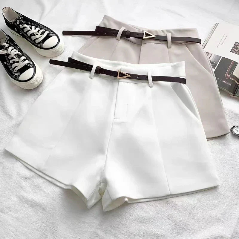 Short élégant pour femme avec taille haute et coupe droite