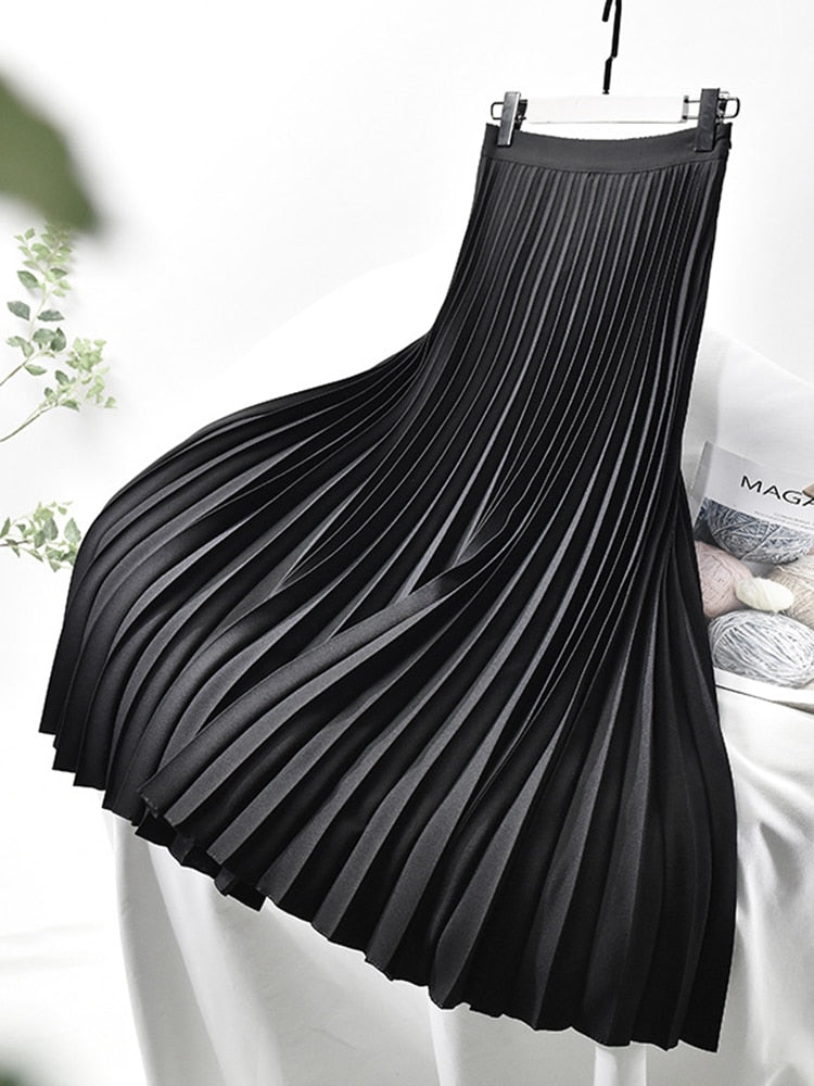 Levi | Shiny pleated skirt with high waist