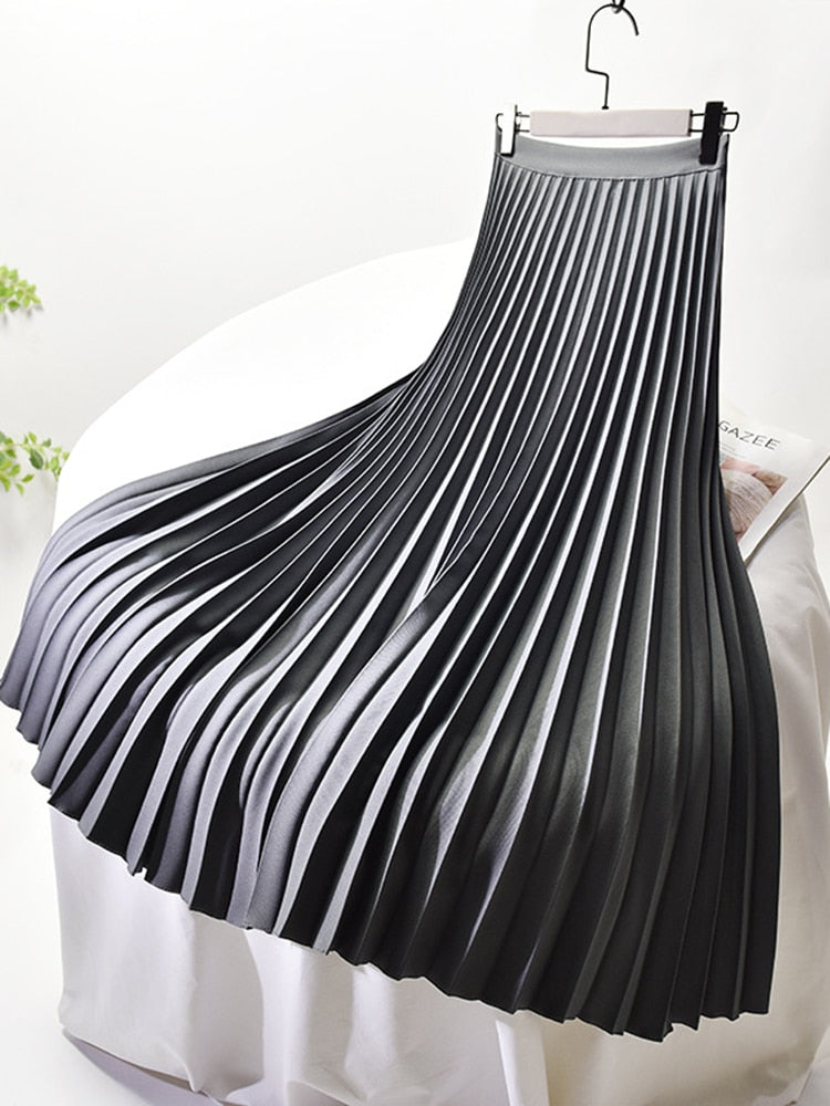 Levi | Shiny pleated skirt with high waist