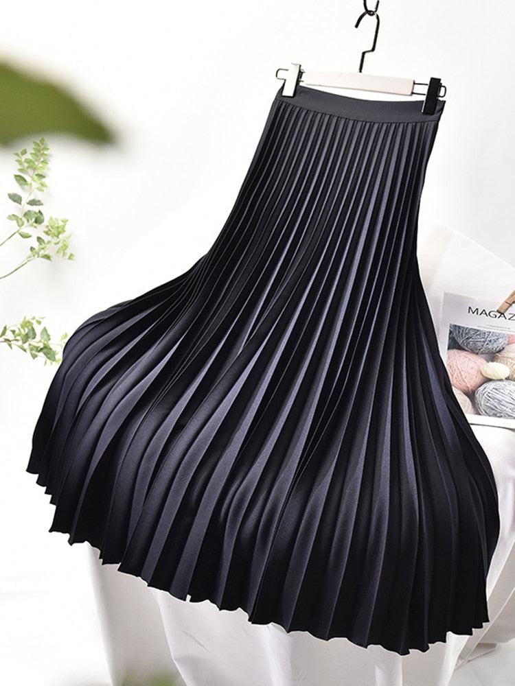 Levi | Shiny pleated skirt with high waist