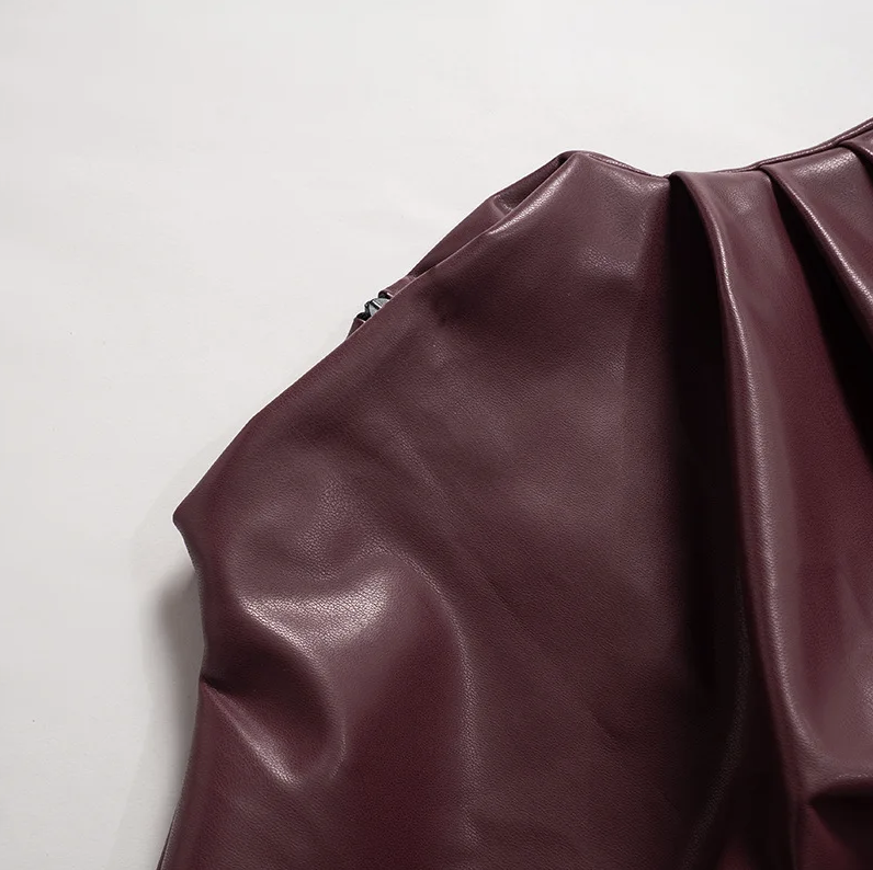Stijlvolle Dames Leren Top met Mouwloos Design en Gedrapeerde Hals