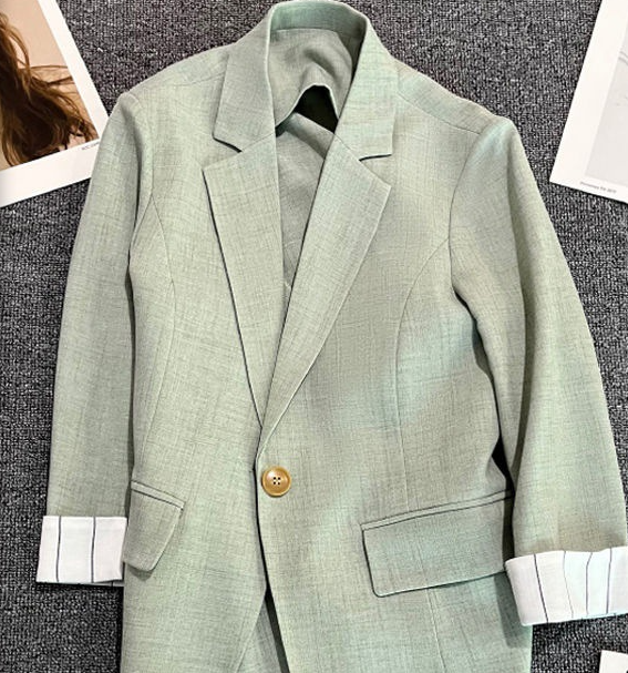 Felice | Minimalistische Blazer met Gestreepte Manchetten