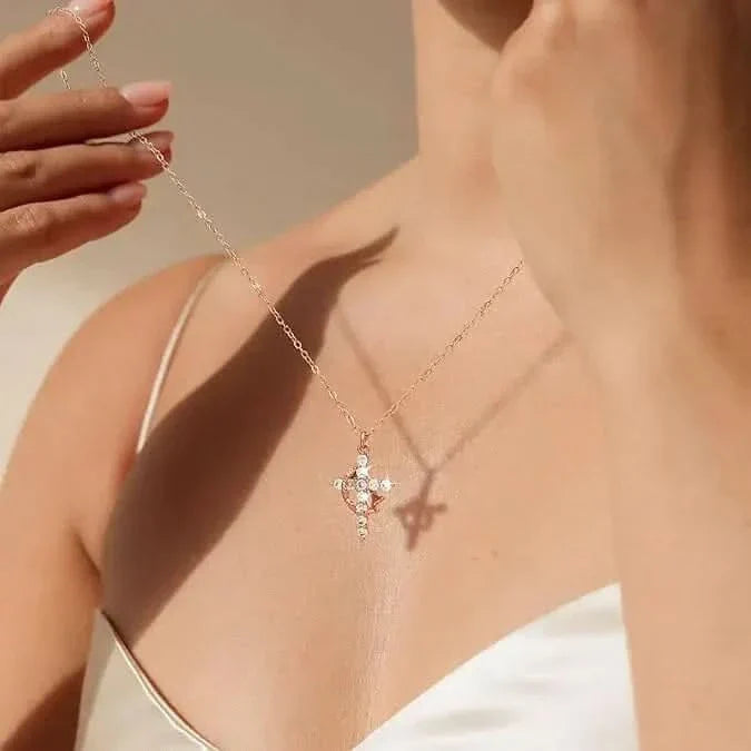 Ava | Collier doré de luxe avec croix en zirconium ✨