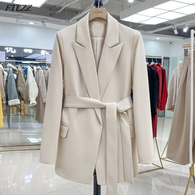 Blazer femme chic et élégant avec ceinture