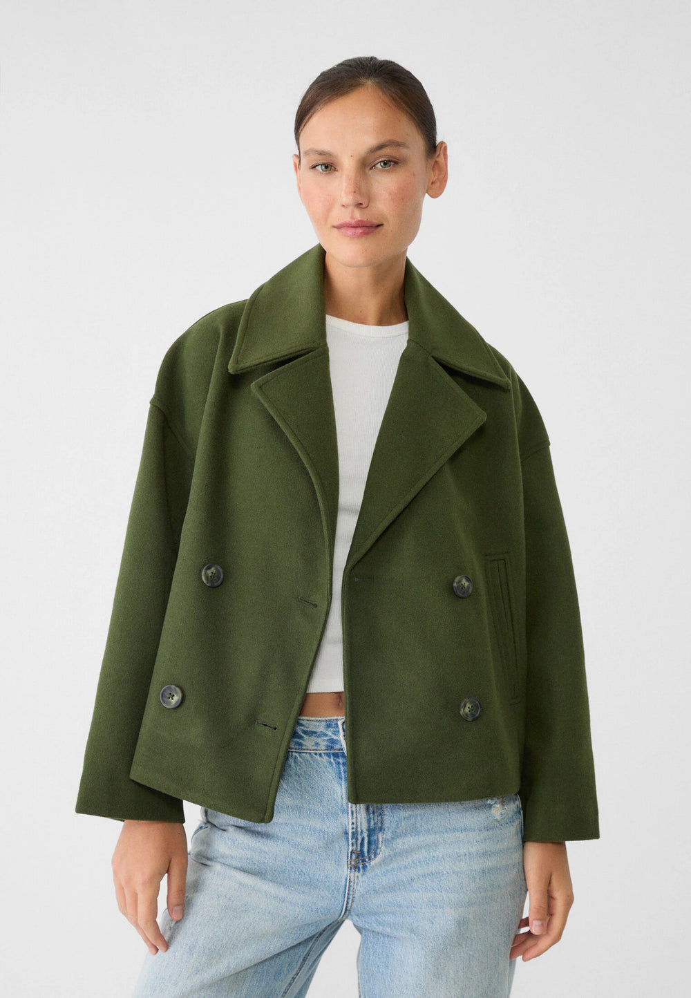 Manteau court style caban pour femme avec look oversize