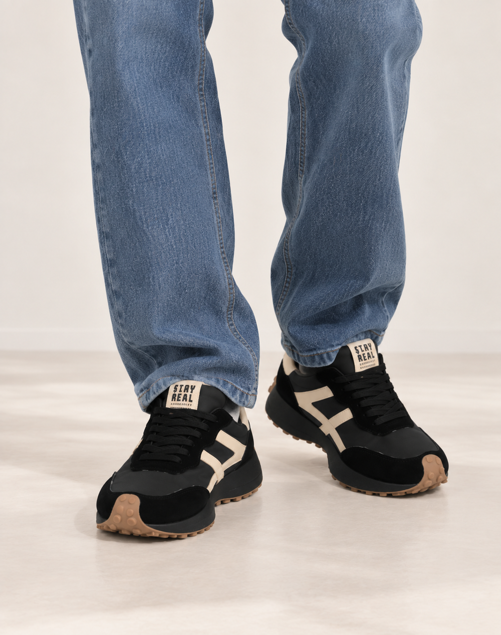 Lightweight Sneakers with Contrast Details and Laces for Women