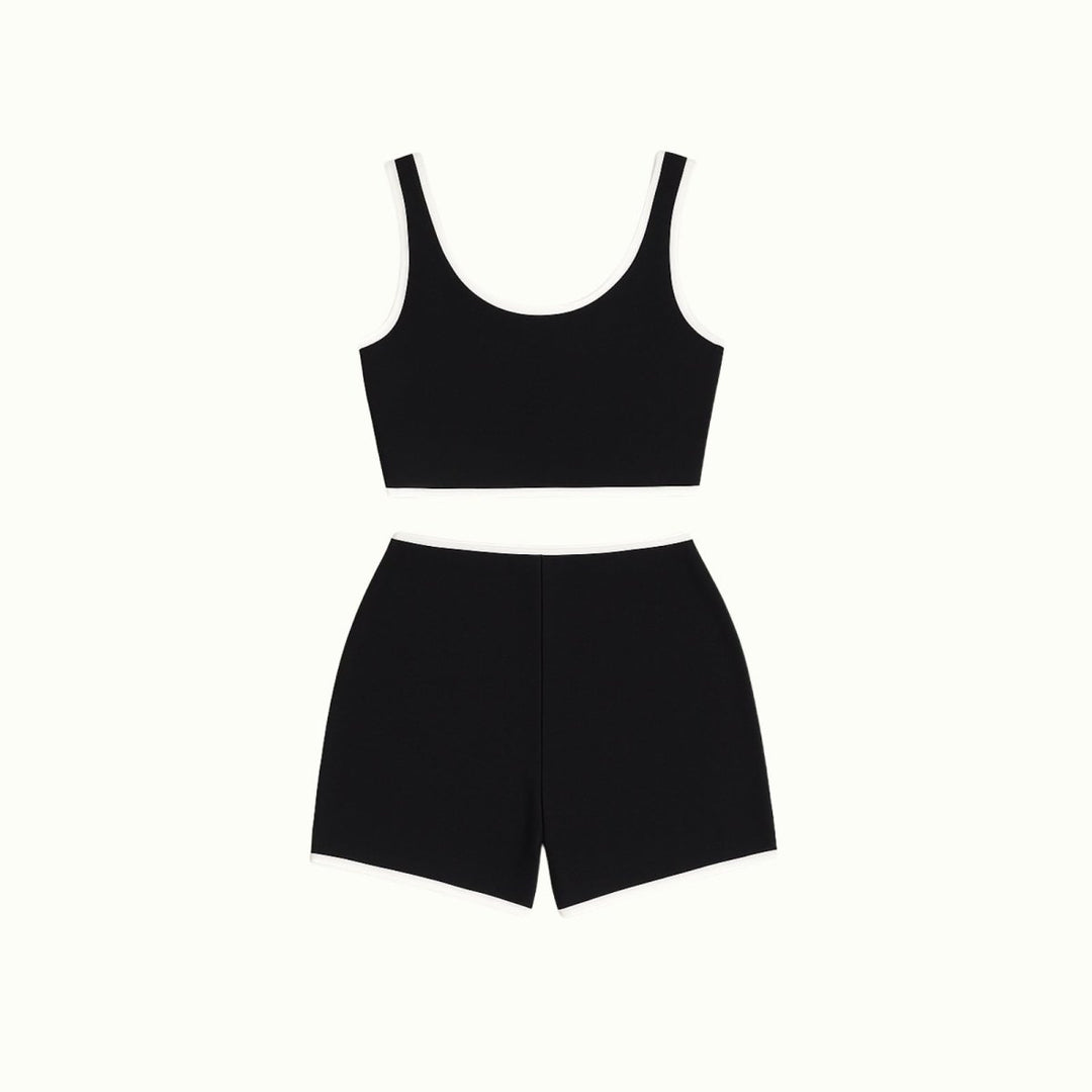 Sportowy czarny damski komplet z crop topem i szortami
