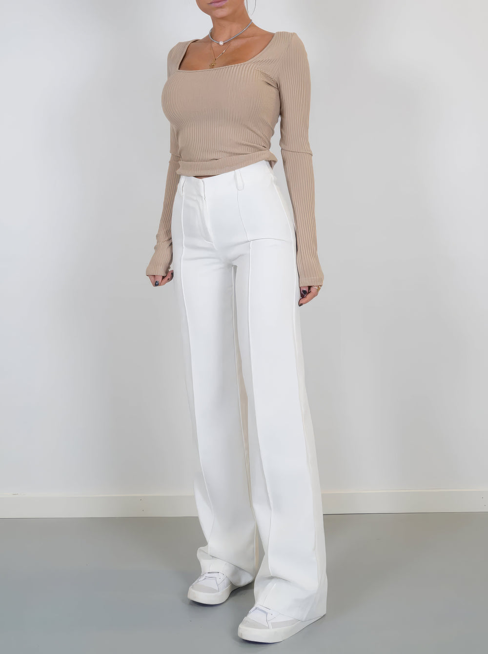 Arna | Pantalon taille haute élégant à jambe droite