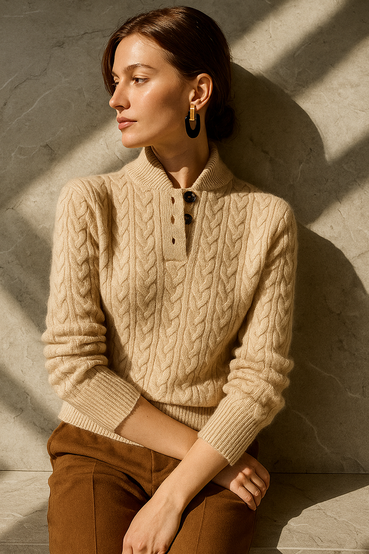 Pull Tricoté Doux Femme avec Motif Torsadé et Détail Bouton