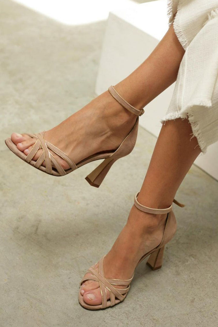 Stijlvolle Bruine Dames Sandalen Met Blokhak En Bandjes