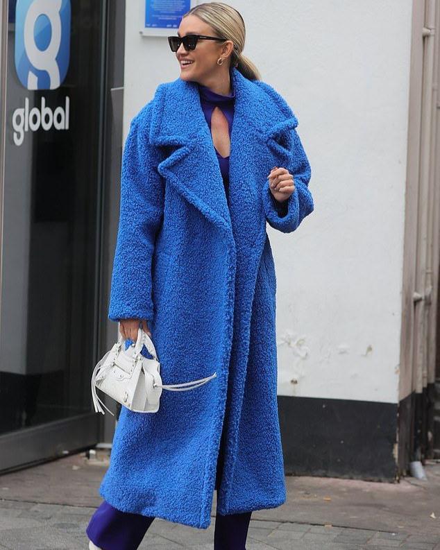 Soft Oversized Women's Winter Coat with Long Teddy Fit
