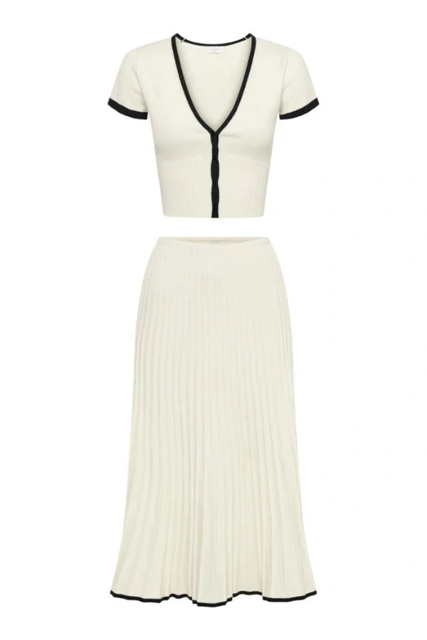 Biały damski komplet z plisowaną maxi spódnicą i krótkim topem