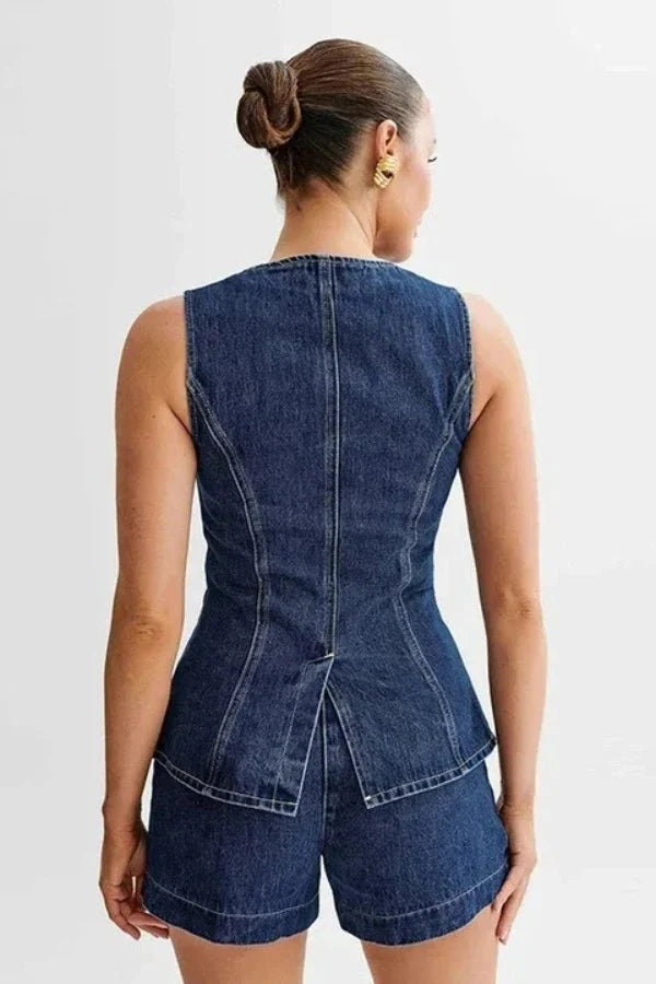 Stylowy zestaw dżinsowy damski z bezrękawnikiem i szortami