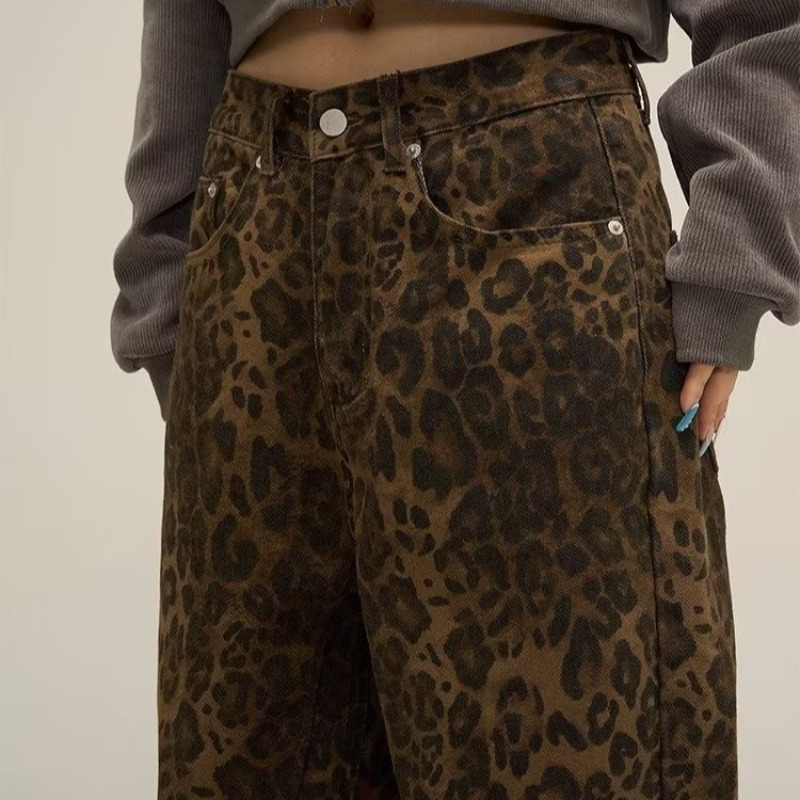 Women's jeans with leopard print high waist and wide legs