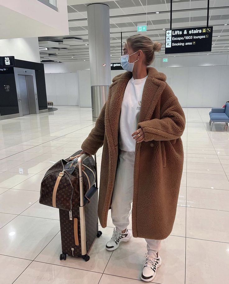 Soft Oversized Women's Winter Coat with Long Teddy Fit