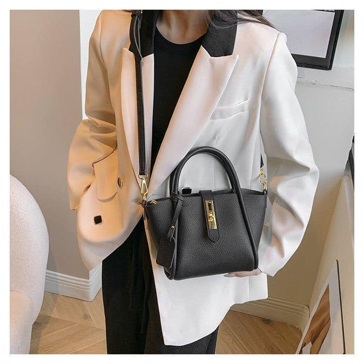 Tery | Luxe Handtas met Sjaaldetail en Gouden Sluiting