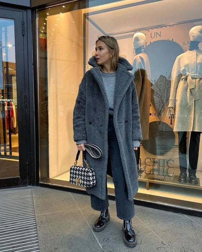 Zachte oversized dames winterjas met lange teddy pasvorm