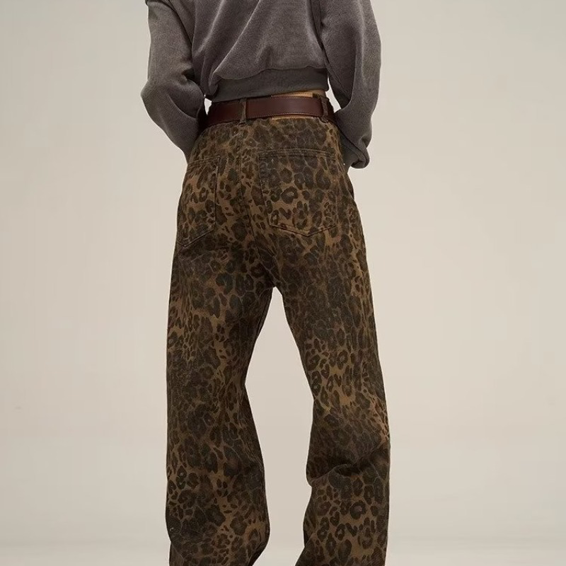 Women's jeans with leopard print high waist and wide legs