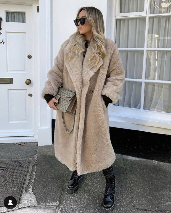 Zachte oversized dames winterjas met lange teddy pasvorm