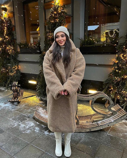 Zachte oversized dames winterjas met lange teddy pasvorm