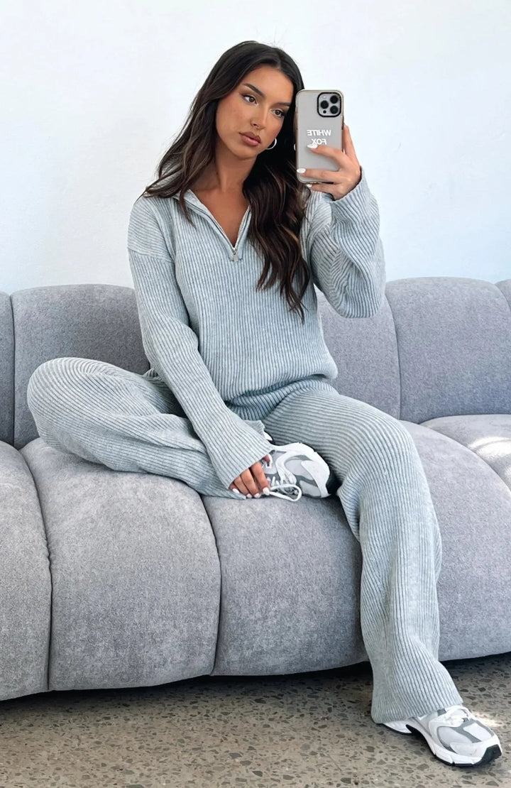 Kim | Knitted Set with Flared Pants and Zip Sweater