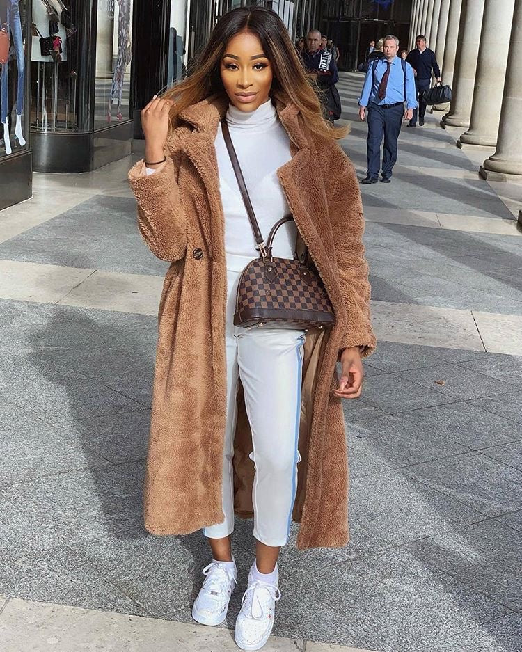 Zachte oversized dames winterjas met lange teddy pasvorm