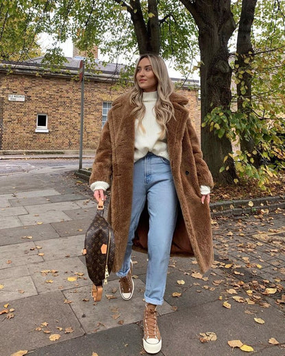Zachte oversized dames winterjas met lange teddy pasvorm