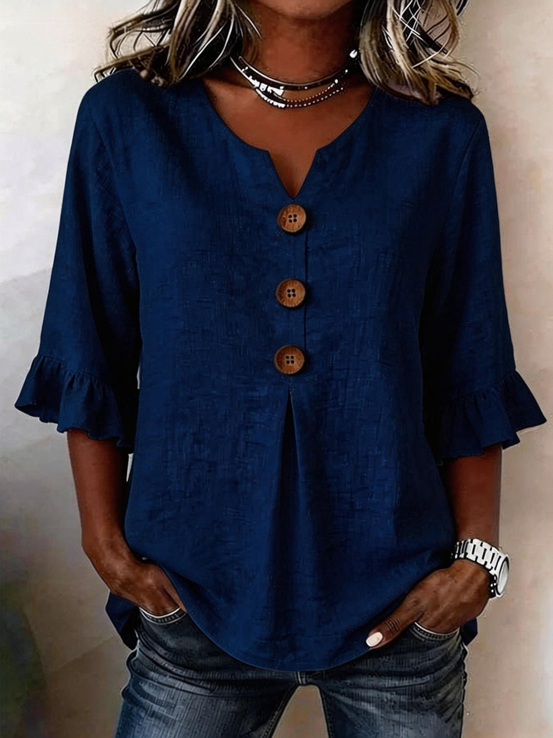 Soepelvallende Linnenlook Dames Blouse met Houtlook Knopen en Volantmouwen