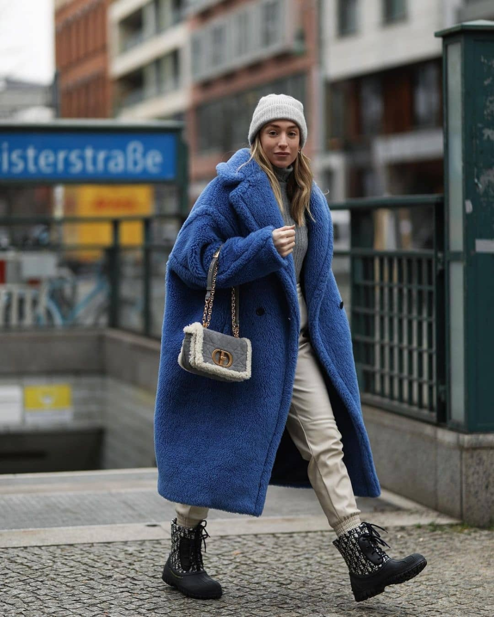 Soft Oversized Women's Winter Coat with Long Teddy Fit