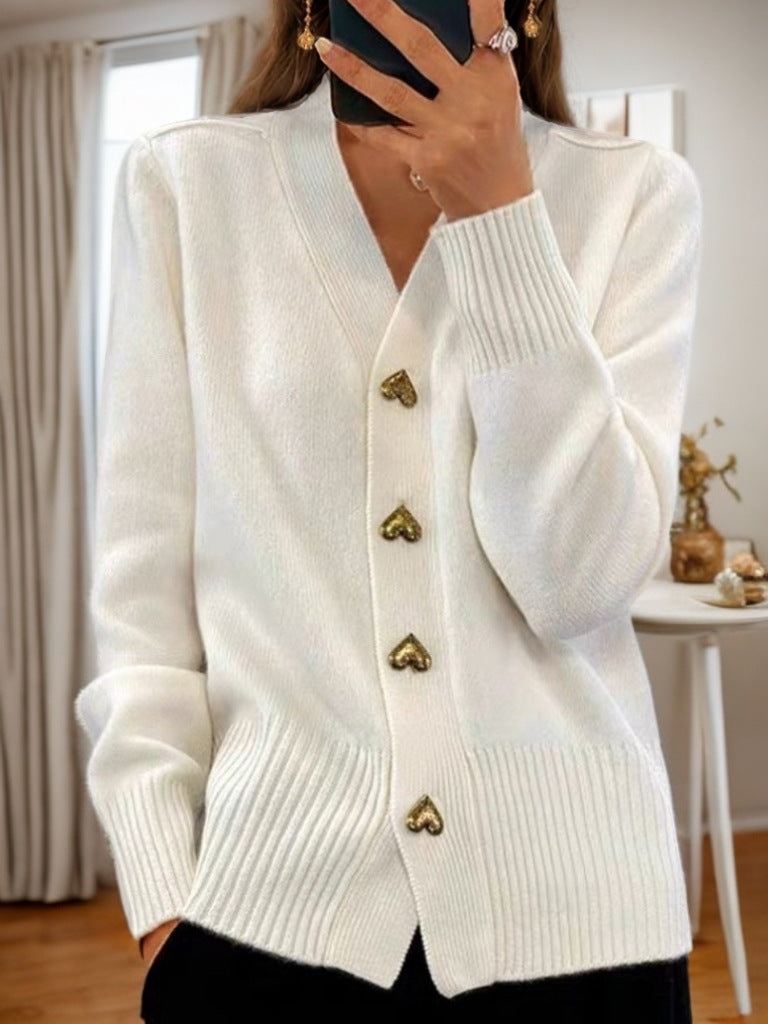 Cardigan confortable pour femmes avec boutons en forme de cœur et col en V