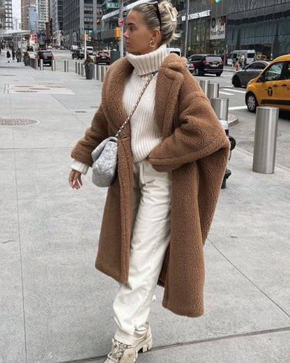 Zachte oversized dames winterjas met lange teddy pasvorm