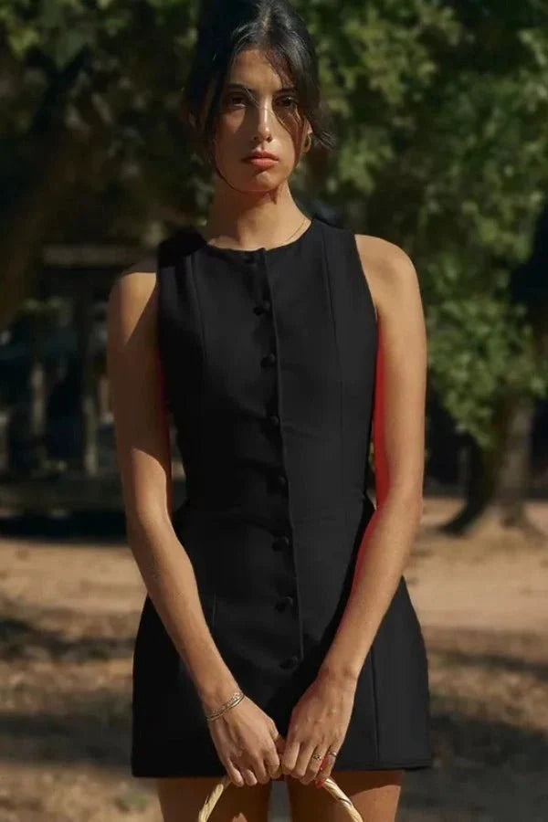 Letnia dopasowana mini sukienka damska z zapięciem na guziki