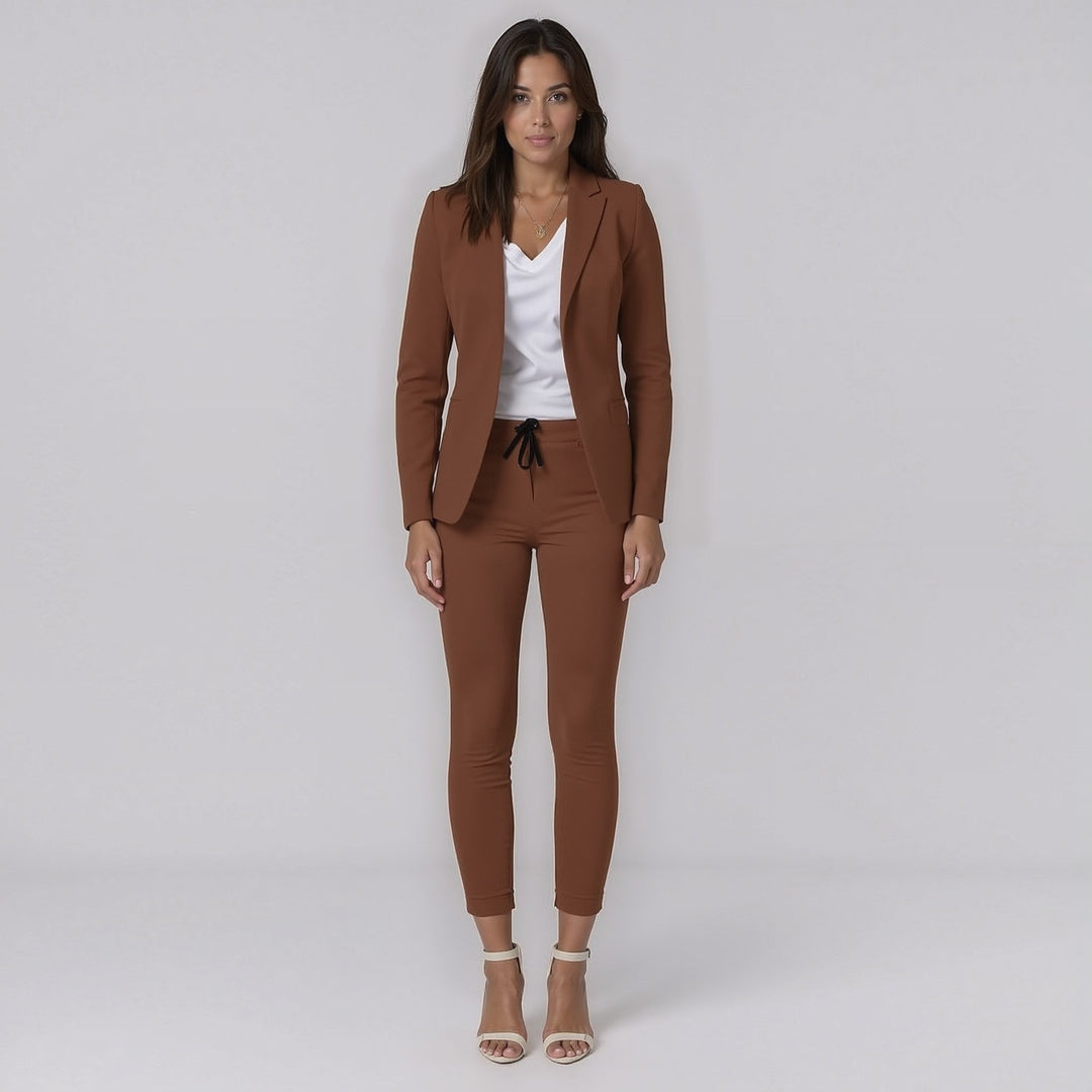 Stylowy dwuczęściowy damski komplet marynarka i spodnie slim fit