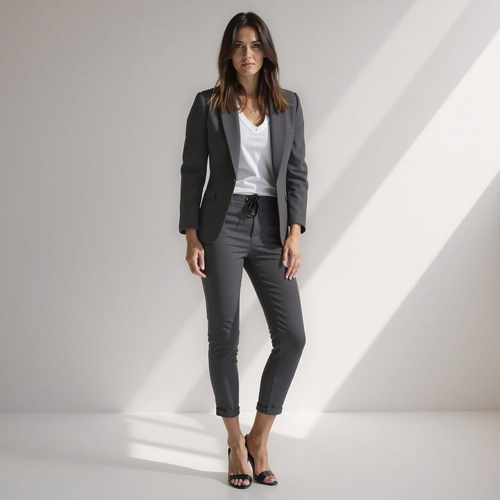 Stylowy dwuczęściowy damski komplet marynarka i spodnie slim fit