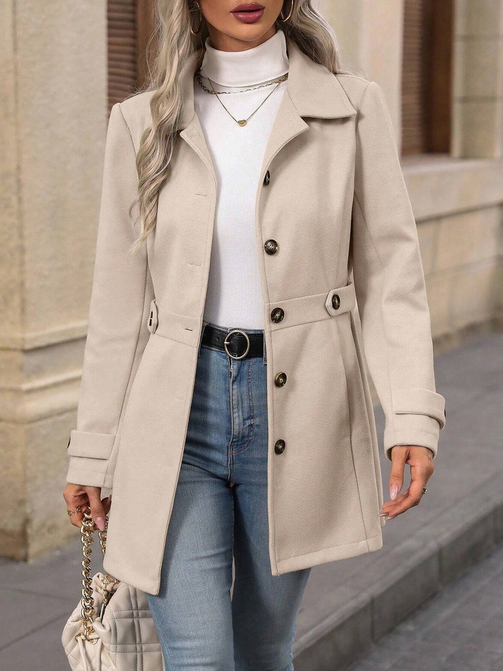 Trench-coat court pour femmes avec boutons et col classique