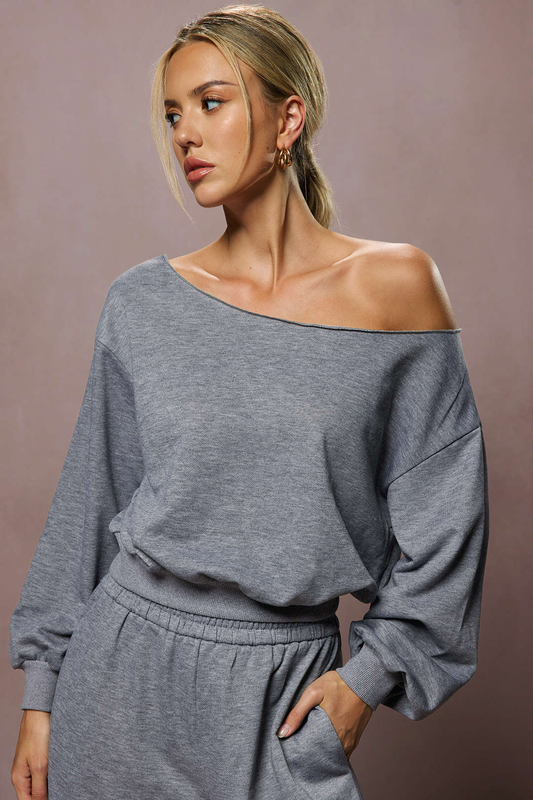 Trendy Dames Loungewear Set Met Off Shoulder Top En Wijde Pijpen