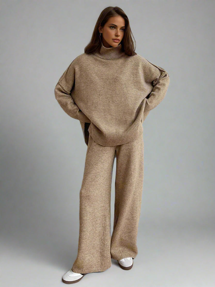Comfortable Elegant Women's Set with Soft Knitted Finish