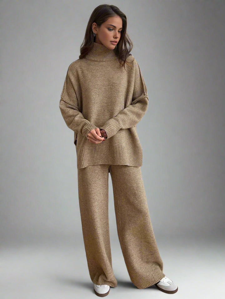 Comfortable Elegant Women's Set with Soft Knitted Finish