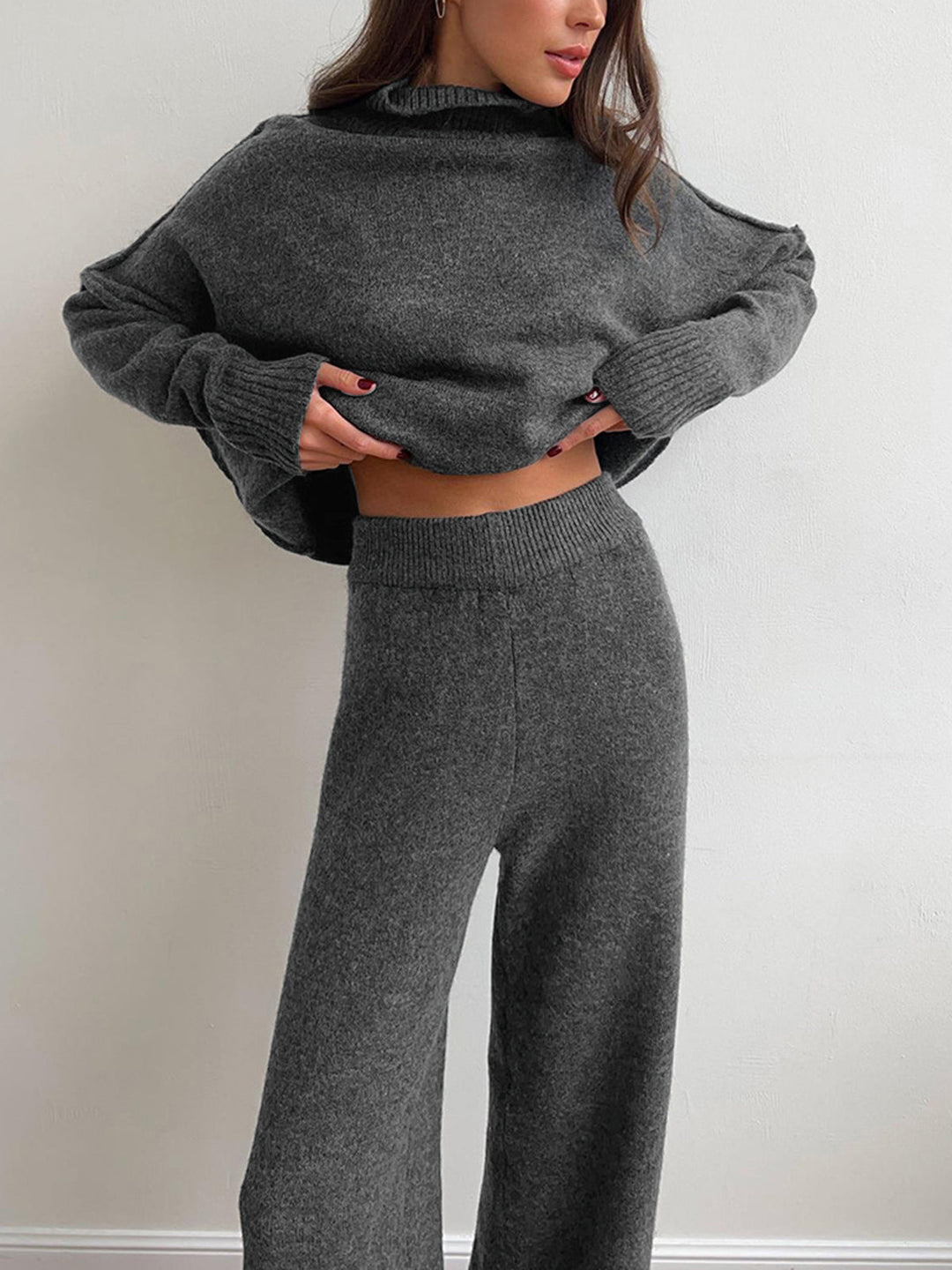 Comfortable Elegant Women's Set with Soft Knitted Finish