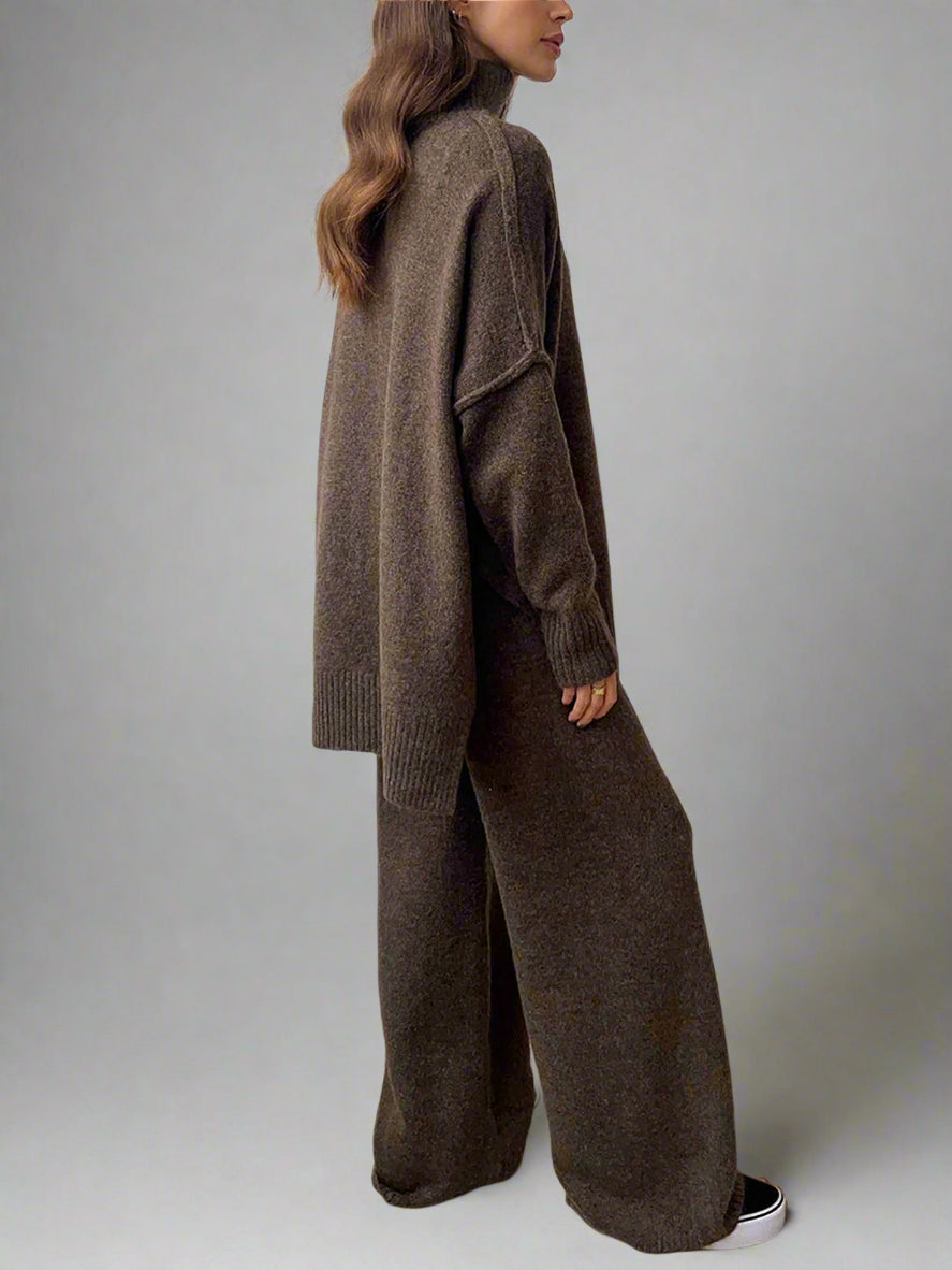 Comfortable Elegant Women's Set with Soft Knitted Finish