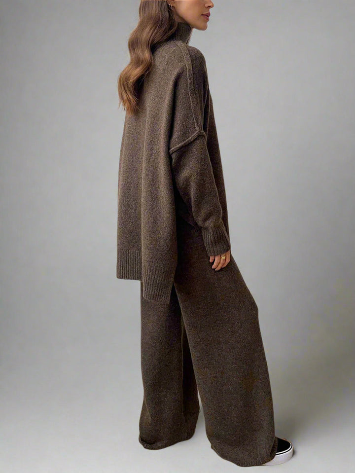 Comfortable Elegant Women's Set with Soft Knitted Finish