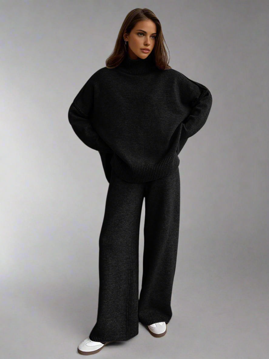 Comfortable Elegant Women's Set with Soft Knitted Finish