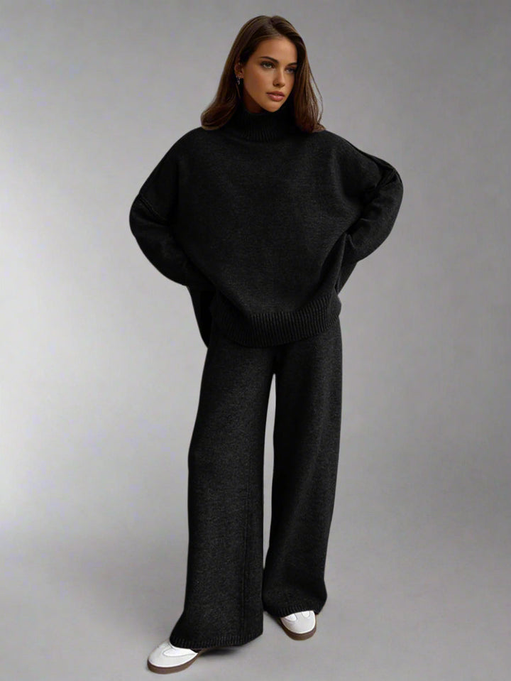 Comfortable Elegant Women's Set with Soft Knitted Finish