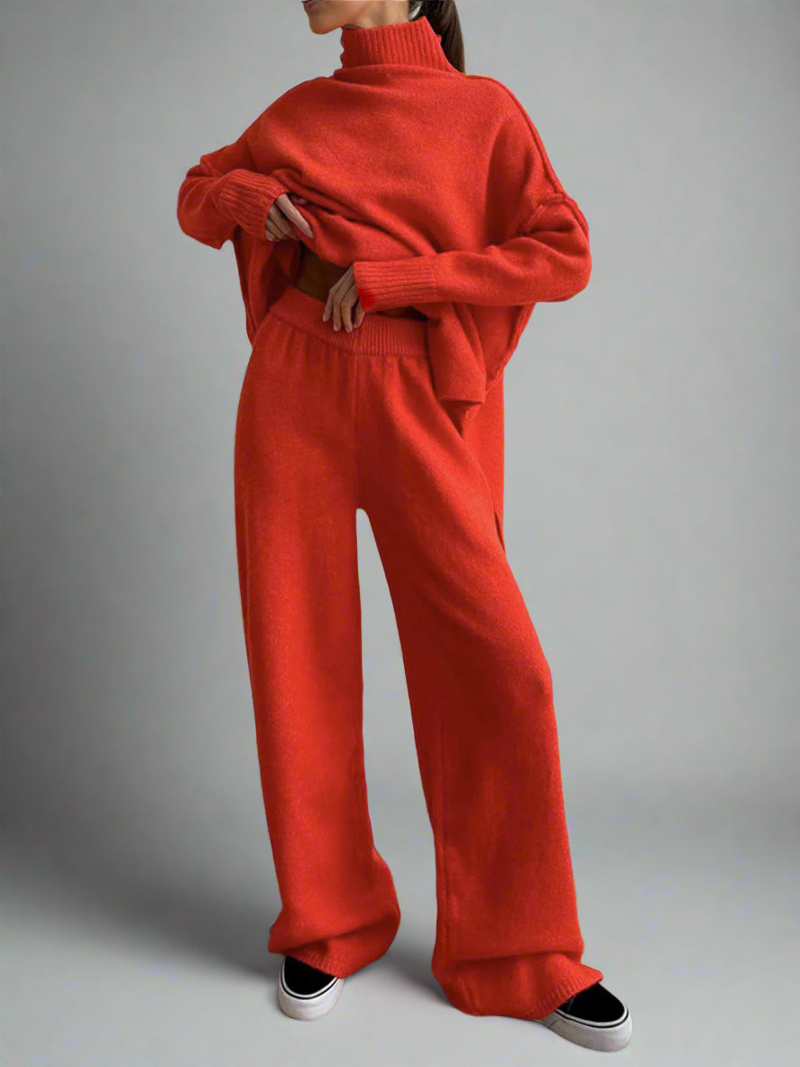 Comfortable Elegant Women's Set with Soft Knitted Finish