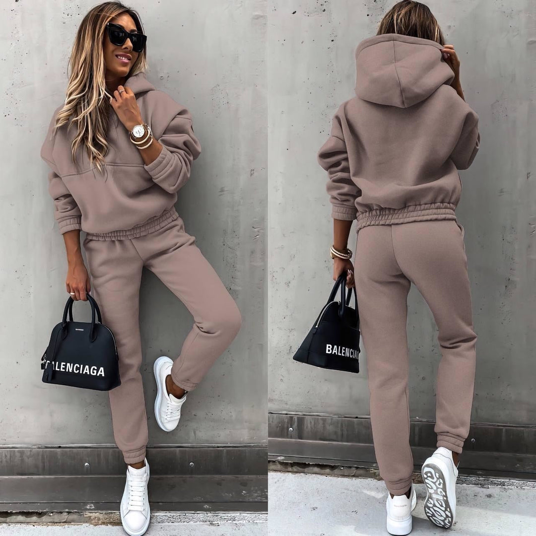Survêtement tendance pour femmes avec sweat à capuche et jogging