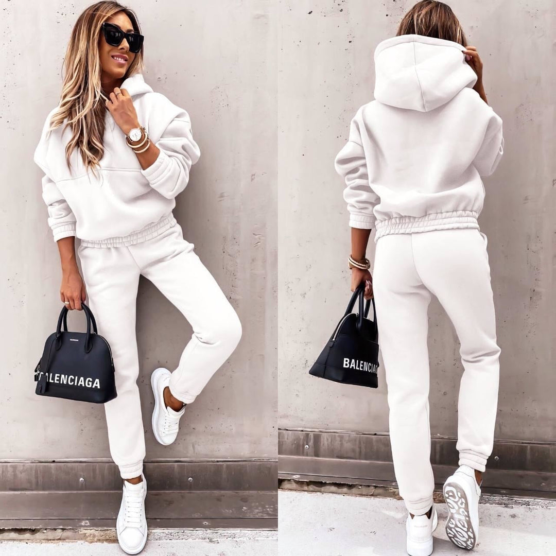 Survêtement tendance pour femmes avec sweat à capuche et jogging
