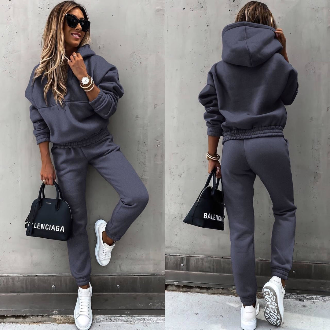 Survêtement tendance pour femmes avec sweat à capuche et jogging